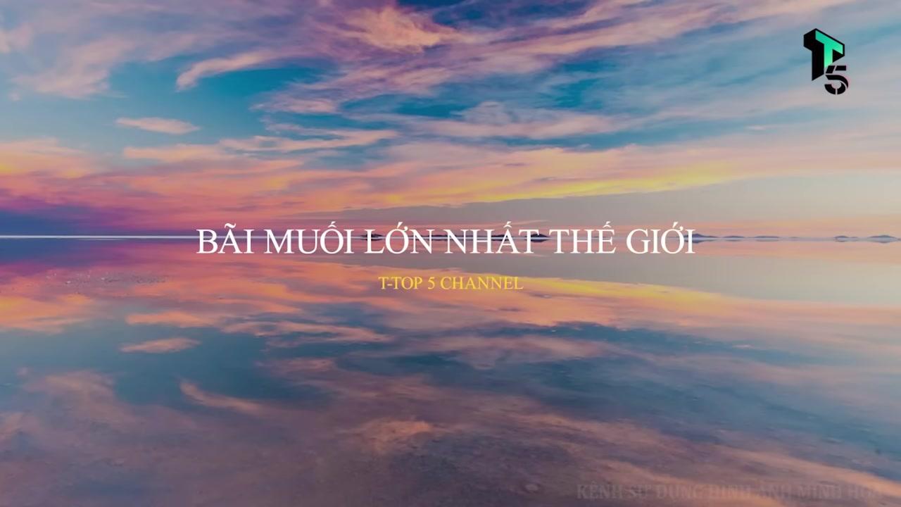 Cánh đồng muối trắng xóa mênh mông phản chiếu hoàn hảo bầu trời và những đám mây, tạo thành một tấm gương tự nhiên khổng lồ.