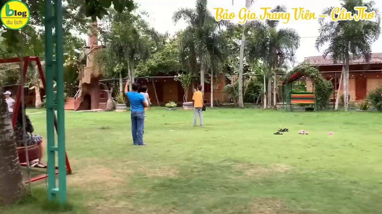 Đoàn tàu cổ và không gian xanh mát tại Bảo tàng Đường sắt Cần Thơ.