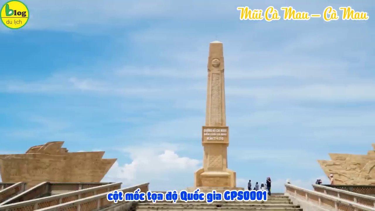 Vườn chôm chôm, sầu riêng trĩu quả tại một vườn cây ăn trái trên cù lao Tân Lộc.